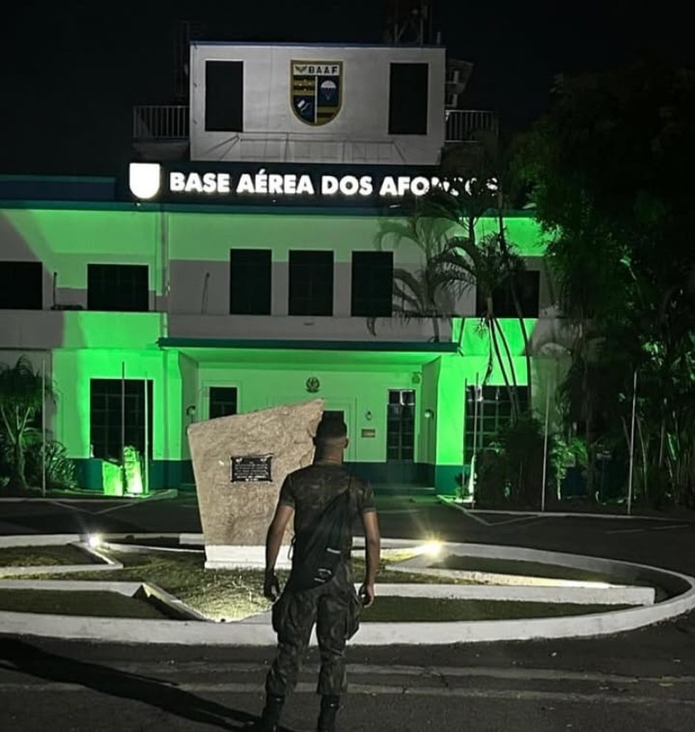 O militar Bruno Guimarães Ferraz na Base Aérea dos Afonsos — Foto: Arquivo enviado pela família