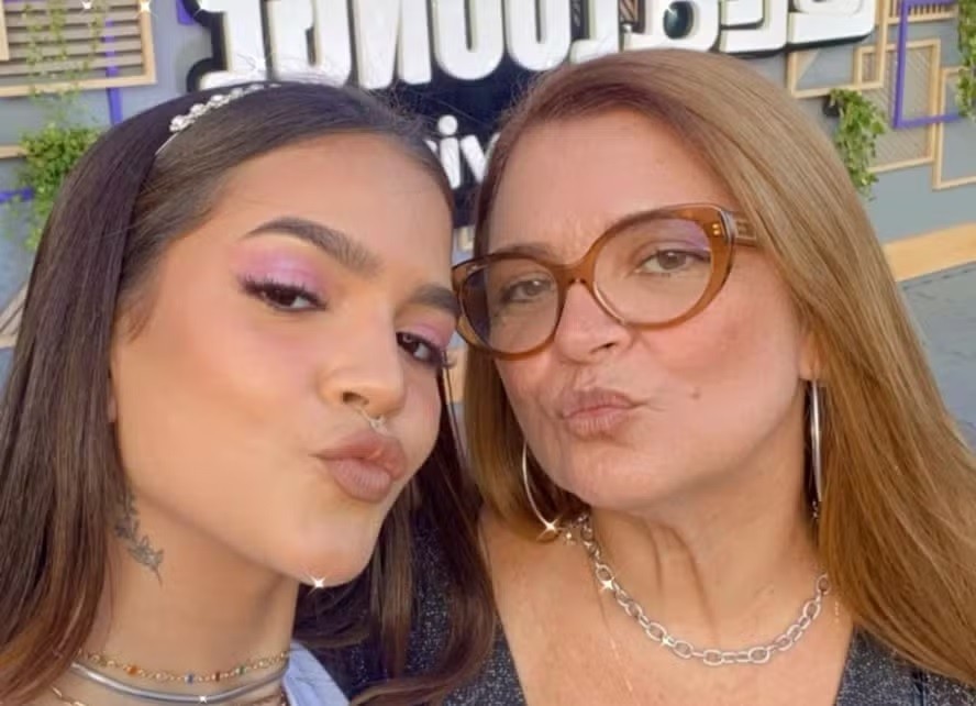 Mel maia e a mãe Debora Maia