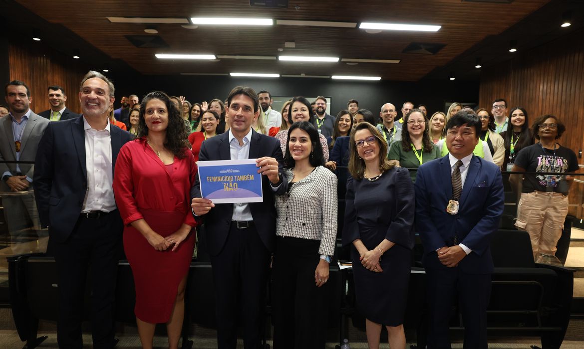 São Paulo (SP), 22/12/2025 - O ministro de Portos e Aeroportos, Silvio Costa Filho, participa do lançamento da campanha Feminicídio Não Decola no Aeroporto de Congonhas. Foto: Rovena Rosa/Agência Brasil
