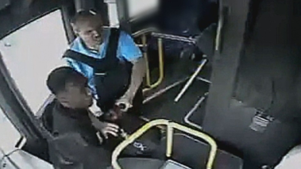 Polícia Civil identifica suspeitos de tentativa de assalto a ônibus que  terminou em morte de passageiro na Avenida Brasil