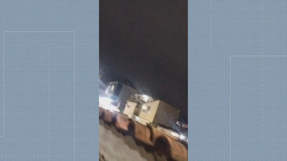 Traficantes tentam invadir Carobinha, em Campo Grande, e trocam tiros com milicianos — Foto: Reprodução/ TV Globo