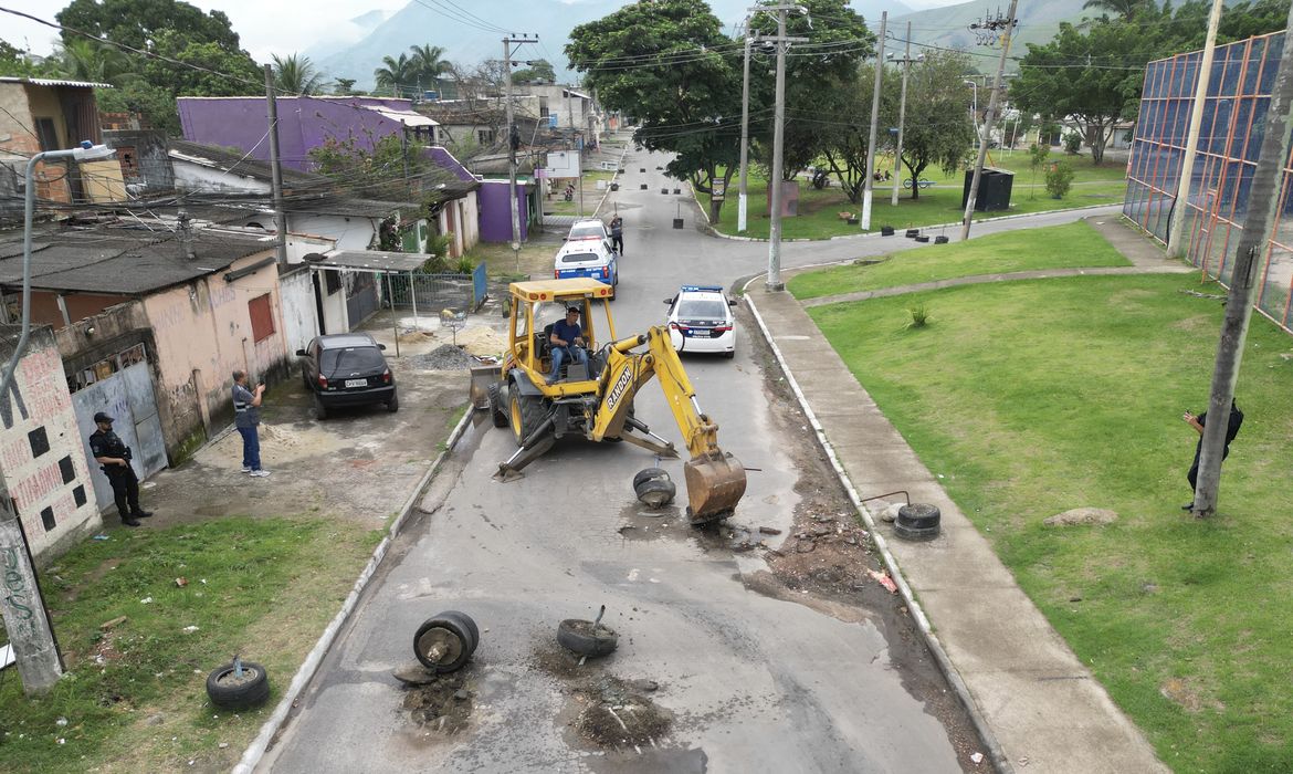 Rio de Janeiro (RJ), 26/12/2025 – Operação Barricada Zero removeu 6,5 toneladas de bloqueios no Rio Operação liberou mais de 1.500 ruas em um mês .
Foto: Governo Rio de Janeiro