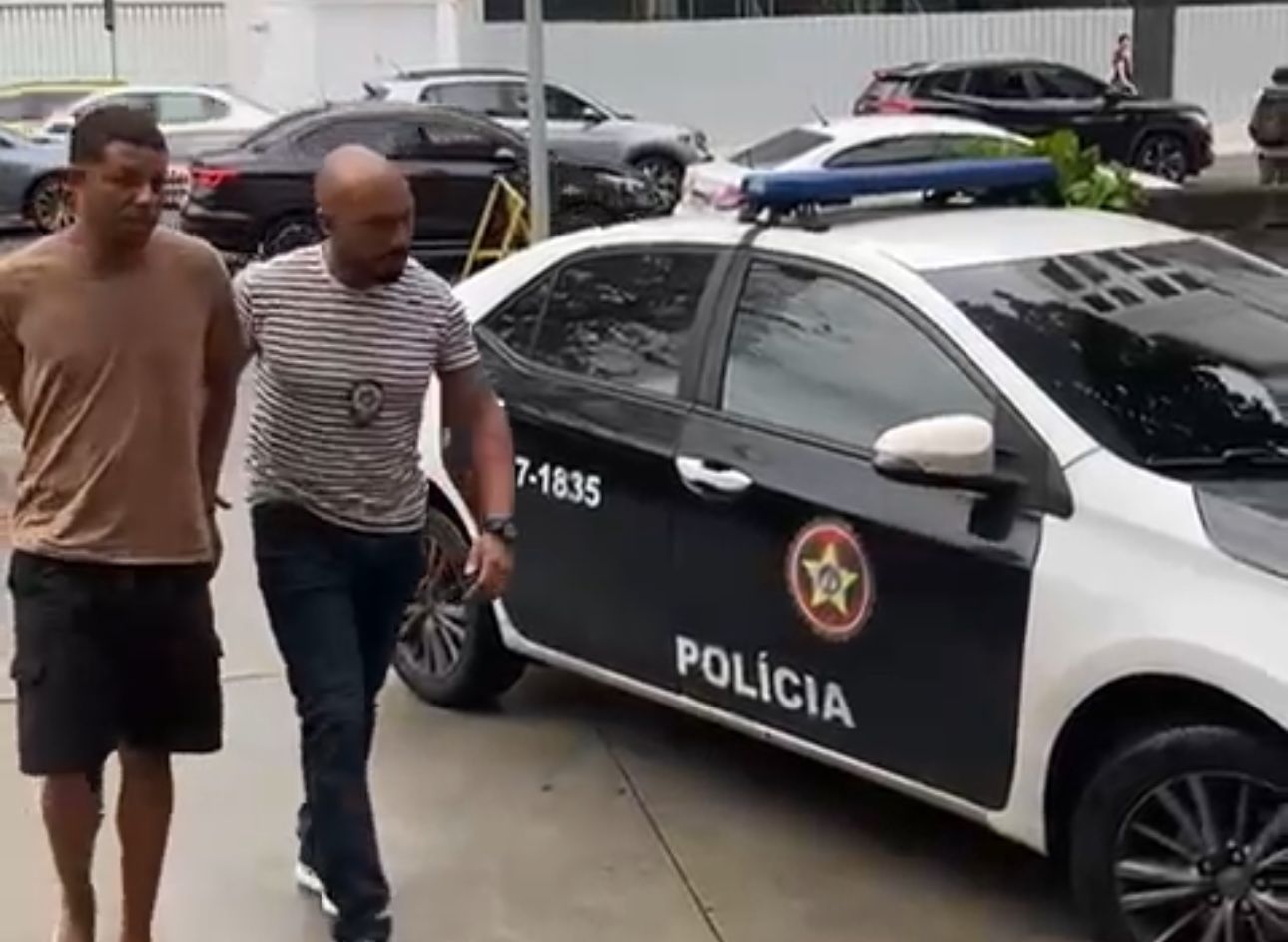 Homem é preso por furtar celular de turista e exigir R$ 1,5 mil para  devolver em Copacabana - Agenda do Poder