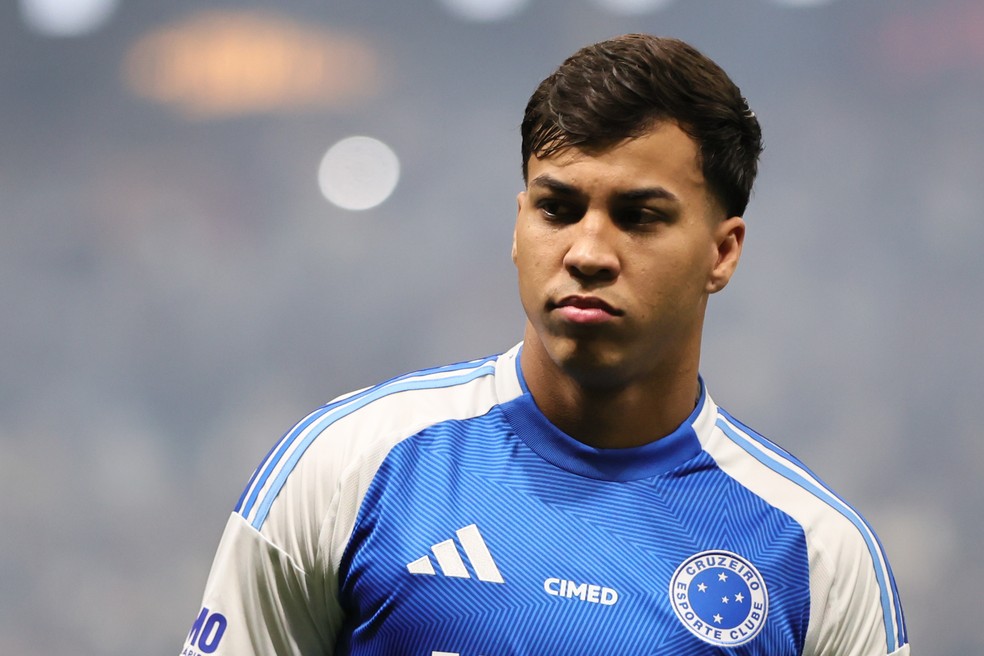 Kaio Jorge jogador do Cruzeiro durante partida contra o Atlético-MG no estádio Arena MRV pelo campeonato Copa Do Brasil 2025 — Foto: Gilson Lobo/AGIF
