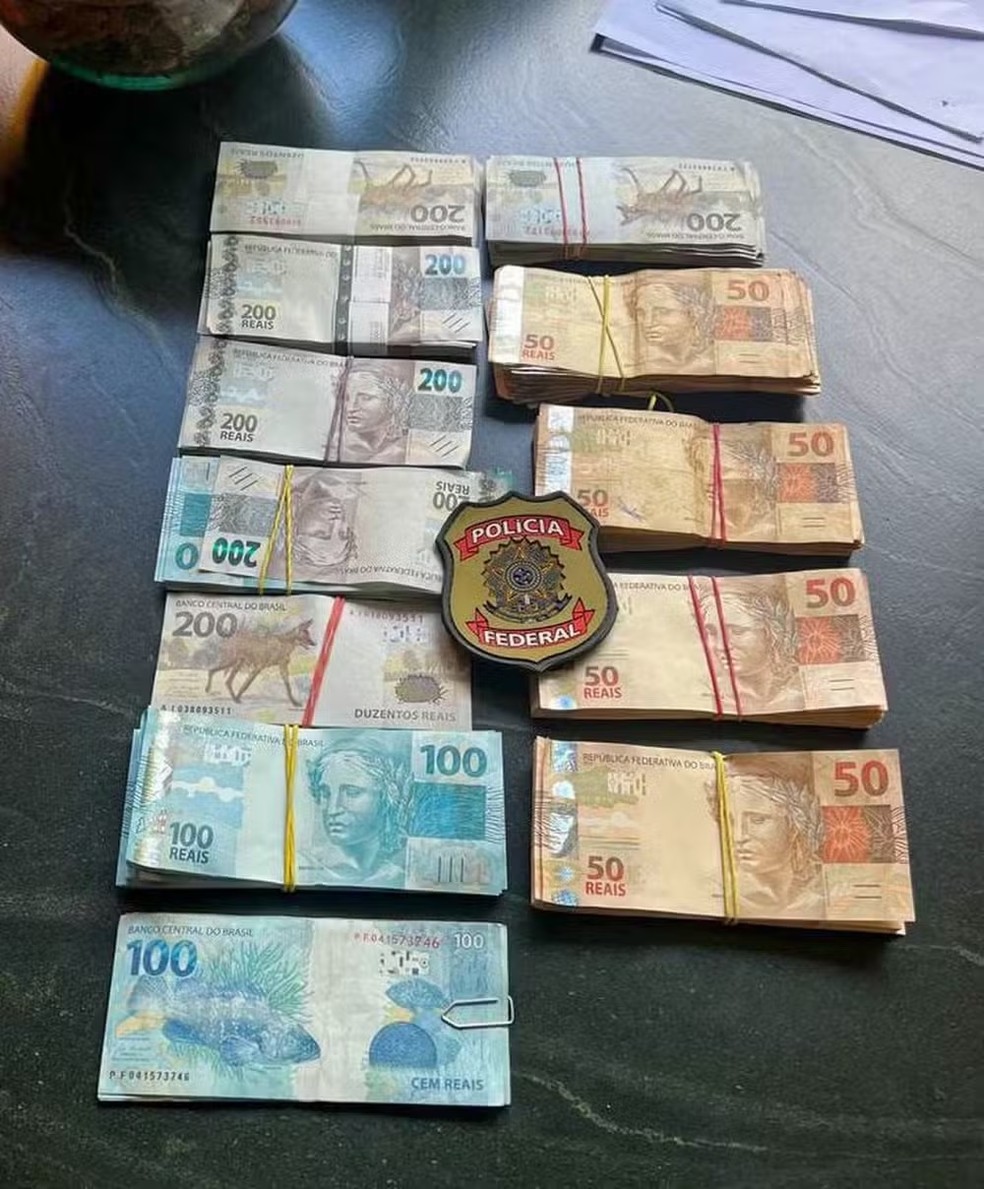 O montante em espécie apreendido durante a nova fase da Operação Compliance Zero — Foto: Reprodução/Polícia Federal