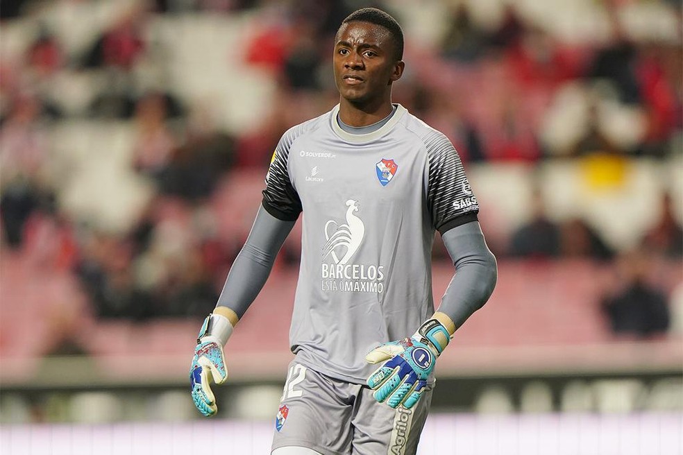 Goleiro Andrew, cria do Botafogo, faz carreira em solo europeu com a camisa do Gil Vicente — Foto: Divulgação