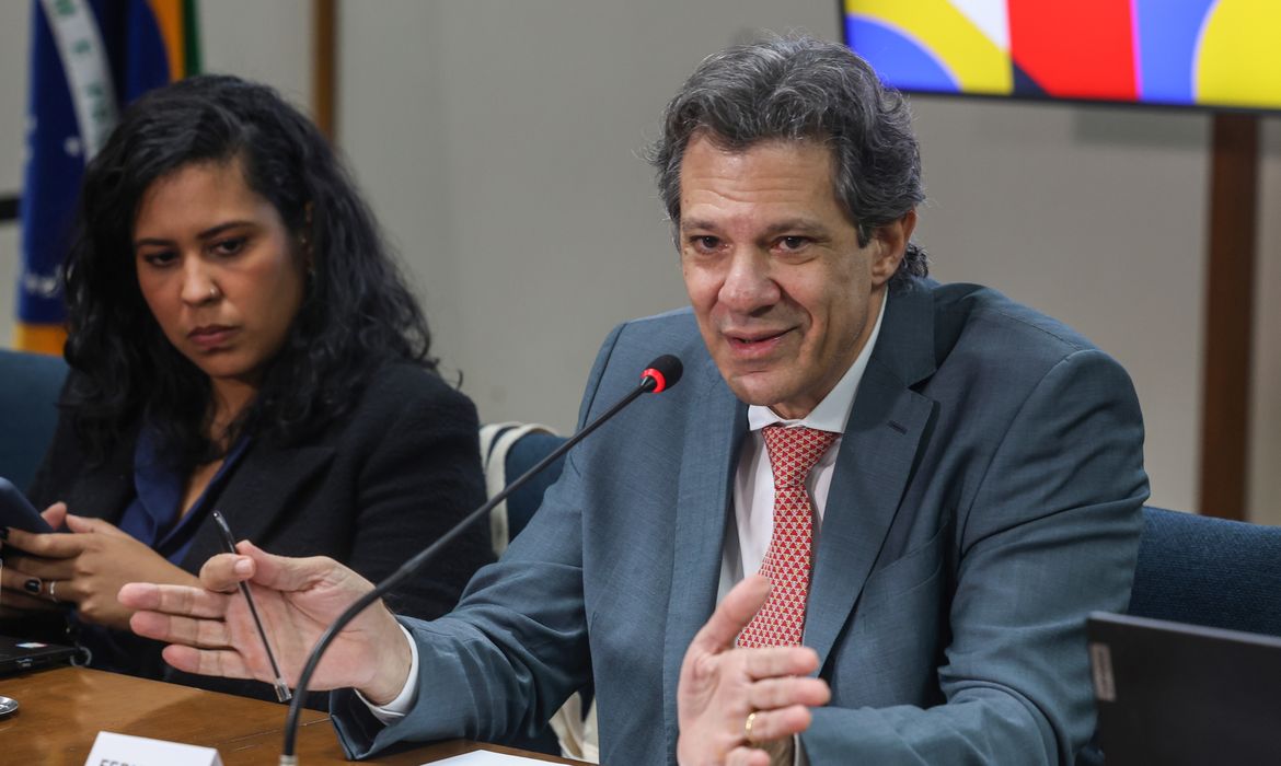 Brasília (DF), 18/12/2025 – O ministro da fazenda, Fernando Haddad durante entrevista com setoristas do ministério.Foto: Valter Campanato/Agência Brasil