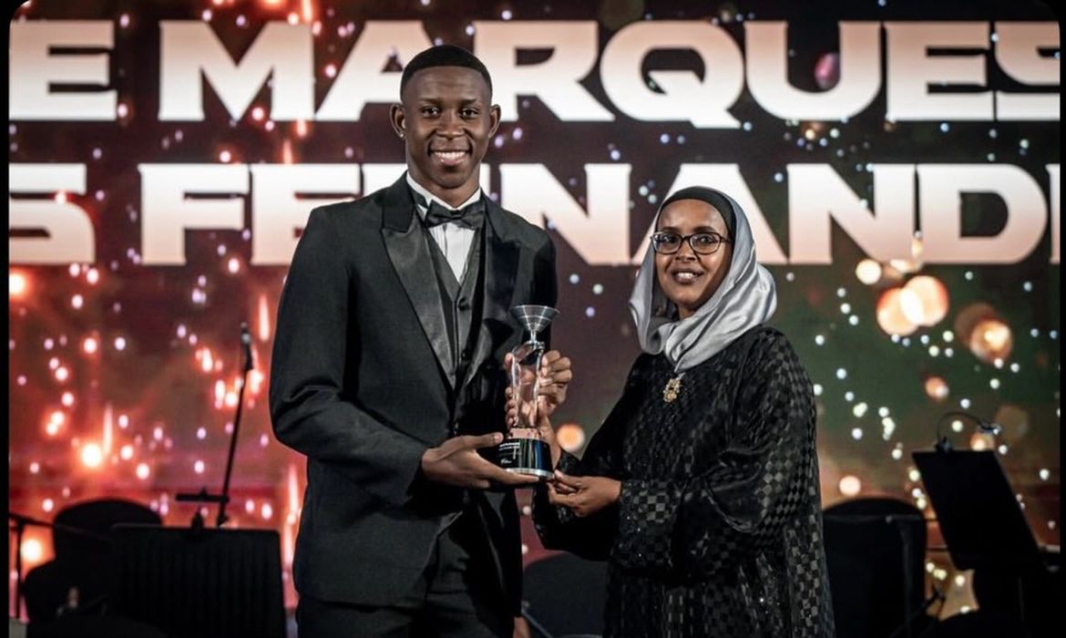 Henrique Marques recebe o prêmio de melhor do mundo no tawkwondo, da Federação Internacional (World Taekwondo), em 02/02/2026