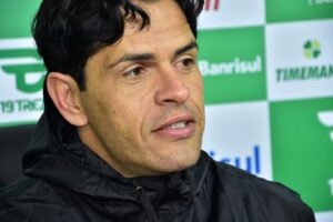 Ex-Botafogo vira auxiliar técnico da seleção de São Cristóvão e Neves