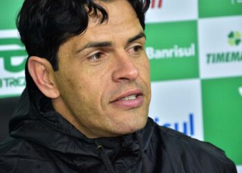 Ex-Botafogo vira auxiliar técnico da seleção de São Cristóvão e Neves