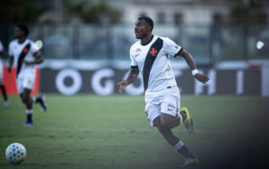 Cuiabano é dúvida no Vasco para jogo contra o Coritiba após desconforto