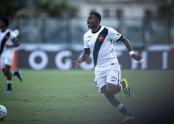 Cuiabano é dúvida no Vasco para jogo contra o Coritiba após desconforto