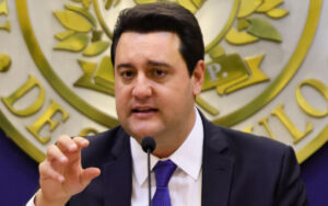 Ratinho Júnior desiste de disputar a Presidência e seguirá no governo do Paraná até o fim do mandato