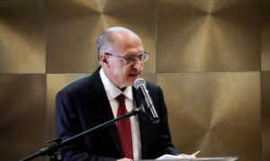 Alckmin deixará ministério em abril, mas continuará como vice-presidente