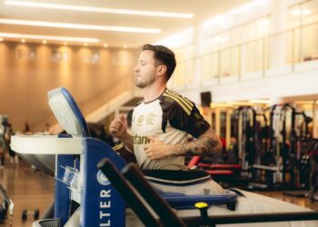 Saúl inicia atividades no campo e avança na recuperação de cirurgia no Flamengo