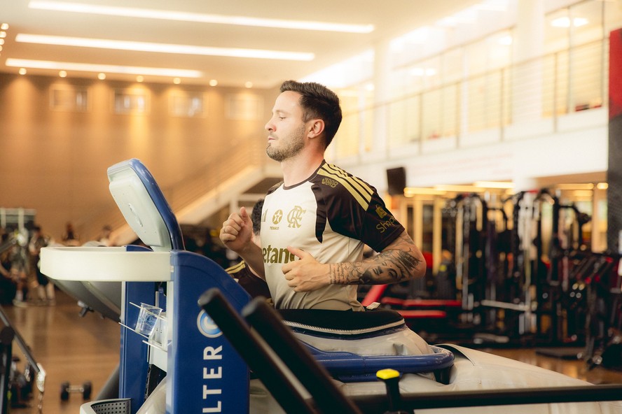 Saúl segue recuperação no Ninho do Urubu, CT do Flamengo
