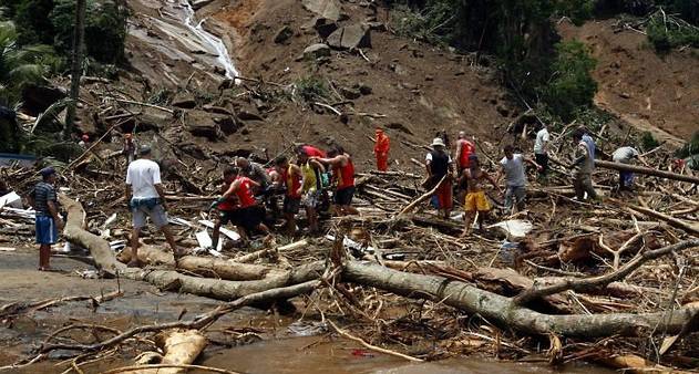 Chuvas no Rio de Janeiro: Deslizamento de terra soterra pousada e casas em  Angra dos Reis e ... - Jornal O Globo