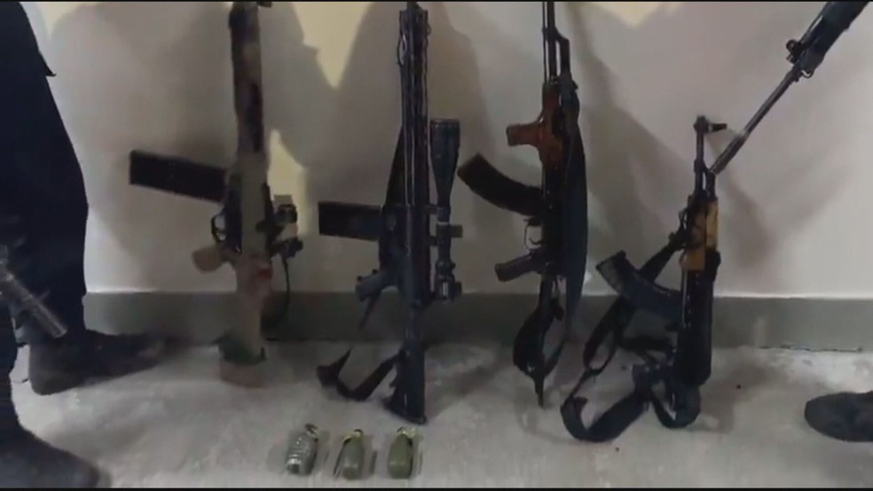 Criminosos utilizam carro blindado com seteiras em confronto na Gardênia Azul; tiroteio deixa morto e feridos