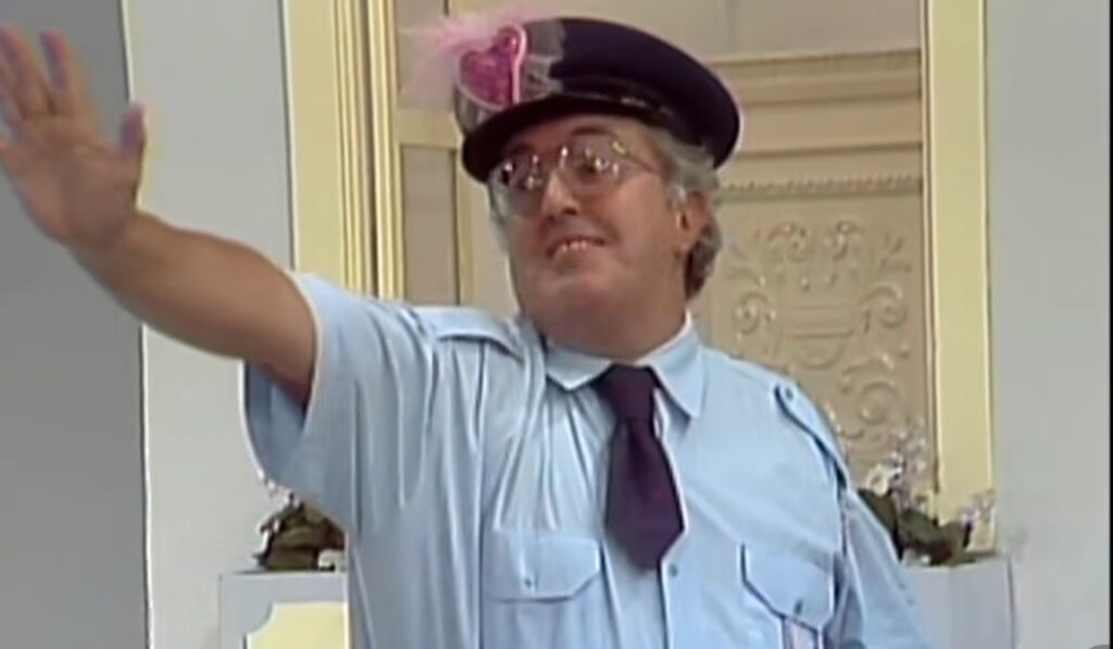 Morre Roberto Marquis, o Guarda Juju de A Praça É Nossa, aos 83 anos