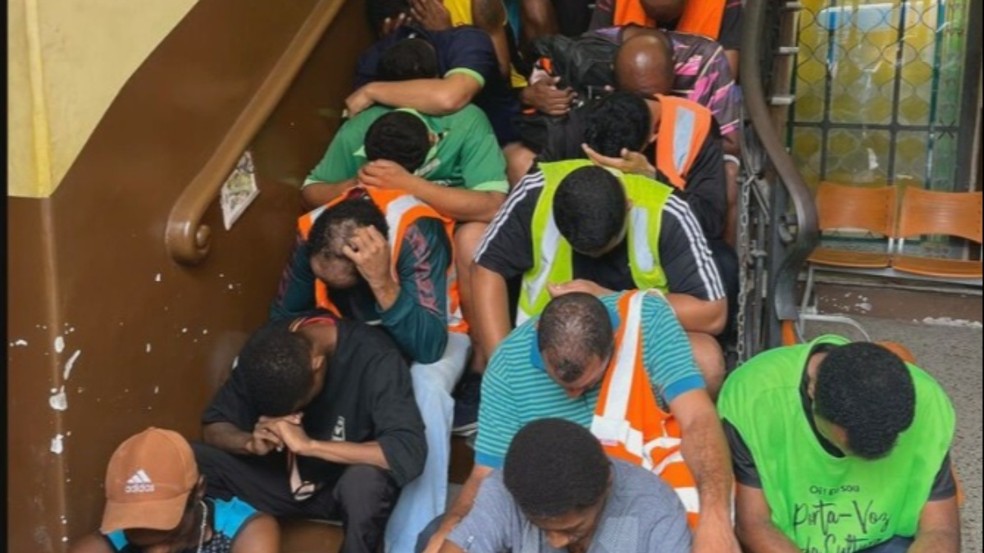 Flanelinhas foram conduzidos à delegacia — Foto: Reprodução/TV Globo