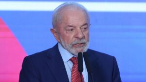 Lula convoca reunião com ministros para transição em meio a mudanças no governo