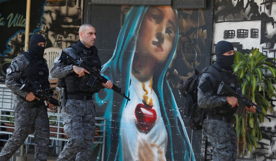 Policiais militares participam de mais uma etapa da Operação Maré