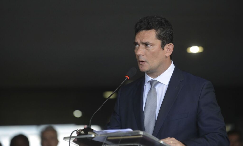 Moro se filia ao PL, mira governo do Paraná e reforça apoio a Flávio Bolsonaro