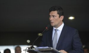 Moro se filia ao PL, mira governo do Paraná e reforça apoio a Flávio Bolsonaro