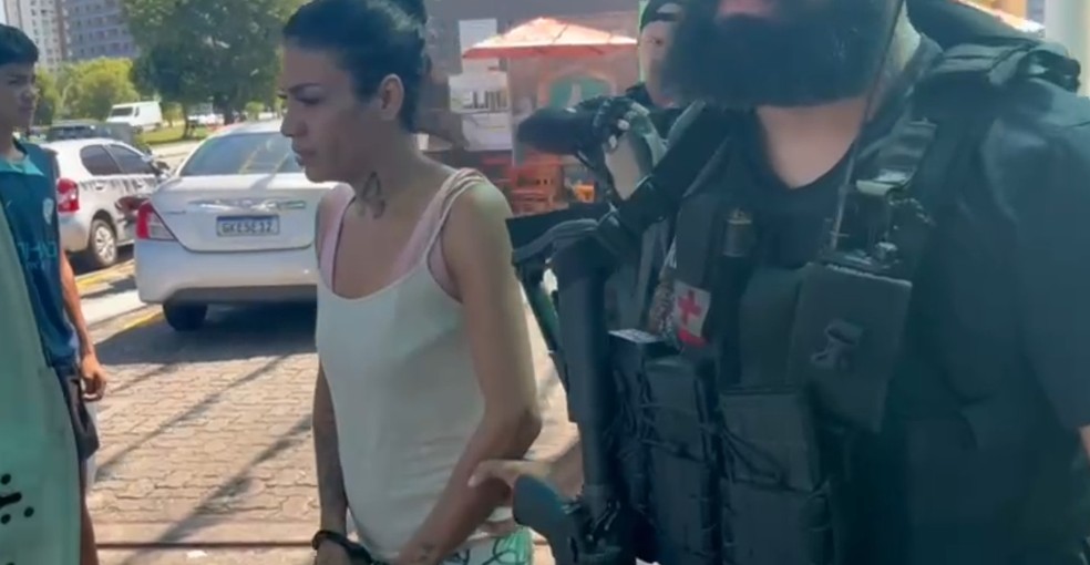 ‘Mulher-Gato’ é presa na Barra da Tijuca por tentativa de latrocínio — Foto: Reprodução