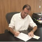 Paes deixa Prefeitura do Rio para disputar governo estadual; Cavaliere assume comando