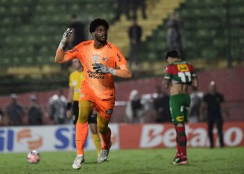 Hugo Souza é convocado para a Seleção e substitui Alisson em amistosos