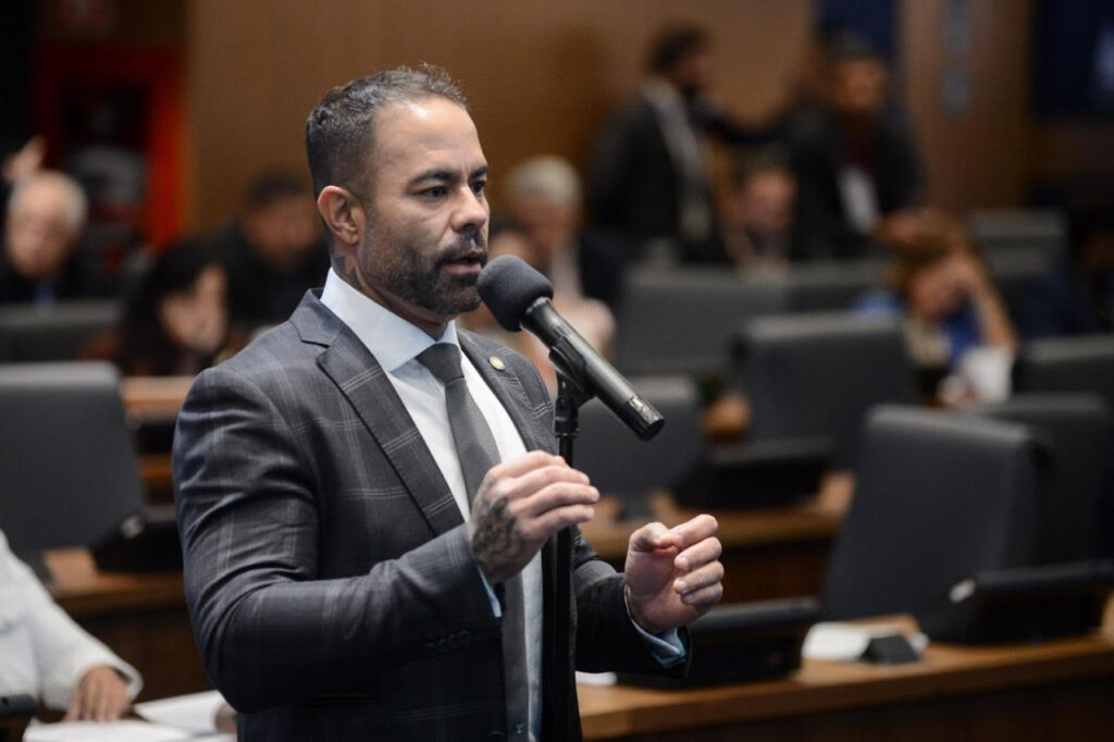 Deputado anuncia ofensiva contra ferros-velhos que vendem peças roubadas no RJ