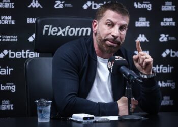 Presidente do Vasco, Pedrinho é absolvido pelo STJD após críticas à arbitragem