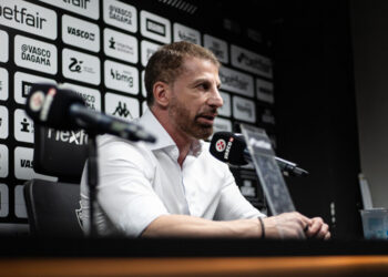 Vasco intensifica negociações e tenta fechar novo patrocinador principal nos próximos dias