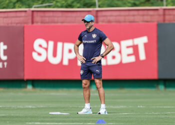 Fluminense viaja com novidades para estreia na Libertadores