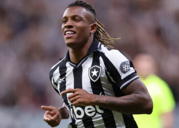 Danilo entra na mira do mercado e pode deixar o Botafogo na pausa para a Copa do Mundo