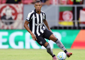 Flamengo monitora Danilo, do Botafogo, e avalia investida na próxima janela