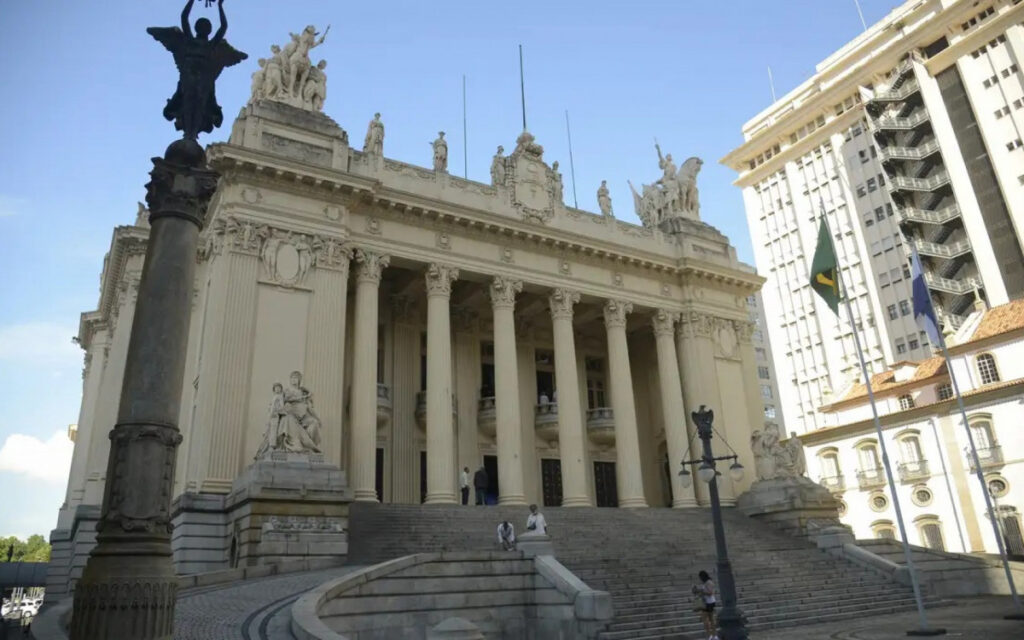 Alerj aprova projeto que permite denúncia digital de maus-tratos por clínicas veterinárias