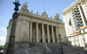 Alerj aprova projeto que permite denúncia digital de maus-tratos por clínicas veterinárias