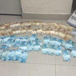 PM prende dupla suspeita de “saidinha de banco” com mais de R$ 20 mil em Belford Roxo