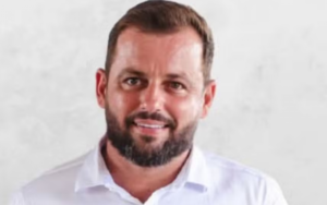 Vereador é preso após agredir mulher com garrafa em restaurante de Minas Gerais