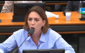 Tensão na Câmara: deputada cita Lei Maria da Penha em discussão com Erika Hilton