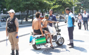  Condutores de motos elétricas terão até o fim do ano para regularizar veículos no Rio