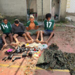 Polícia Civil fecha ponto de drogas e prende quatro homens em Jacarepaguá