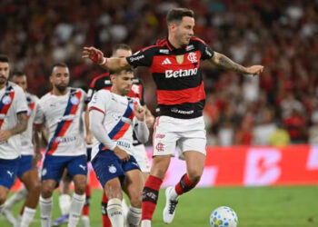 Saúl volta a jogar pelo Flamengo, mas revela momento delicado fora de campo