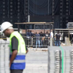 Polícia investiga morte de operário em palco de Copacabana e avalia se houve crime