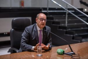 Governador em exercício extingue subsecretarias e exonera mais de 300 comissionados no RJ