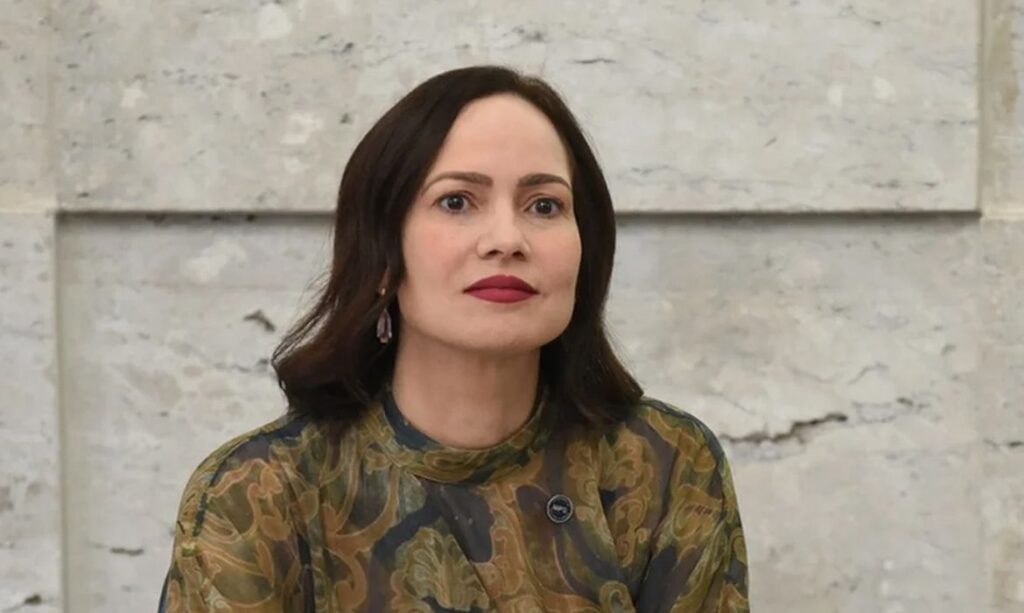 Ana Cristina Viana Silveira assume presidência do INSS com foco na redução da fila de benefícios