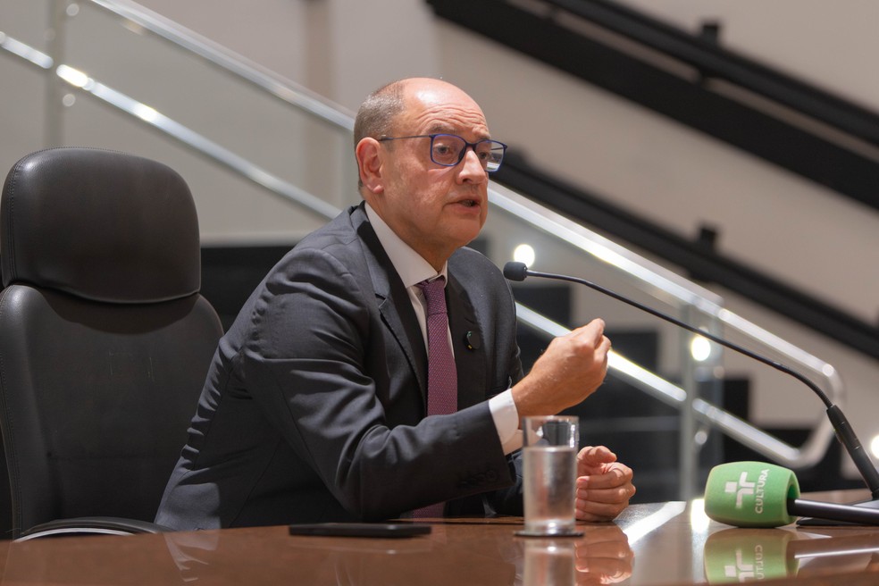 Governador em exercício do RJ exonera secretário Rodrigo Abel