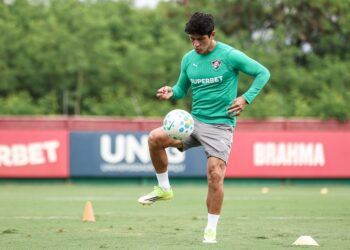 Cano sofre nova lesão e volta a ser desfalque no Fluminense